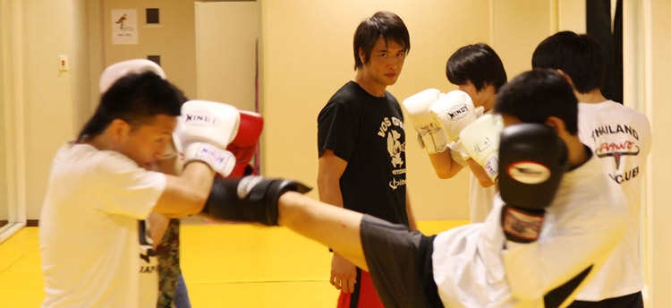 ヨハン・ボスから免許皆伝を言い渡されたプロファイターが直接指導